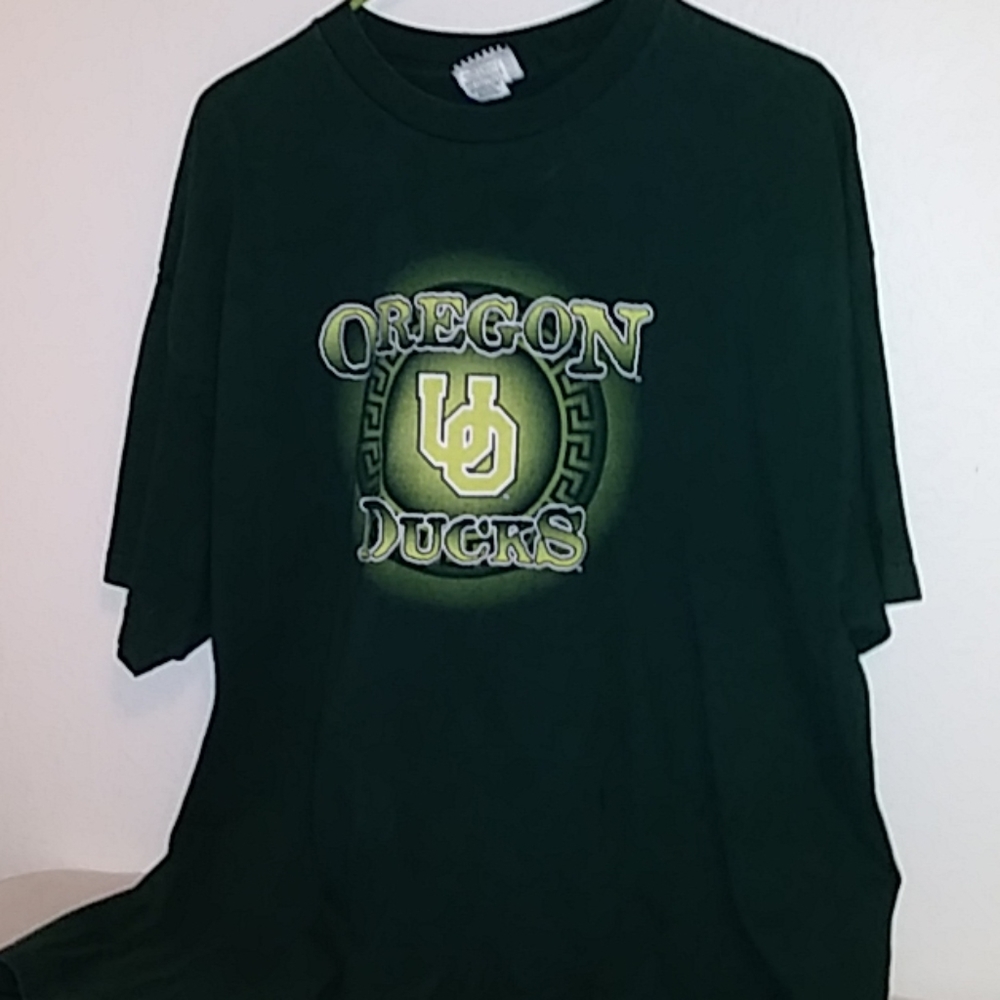 Footlocker Oregon Ducks XXL t-shirt.